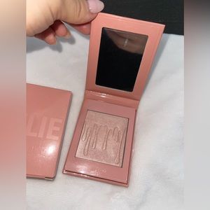 Kylie cosmetics pressed illuminating powder: discontinued strawberry shortcake